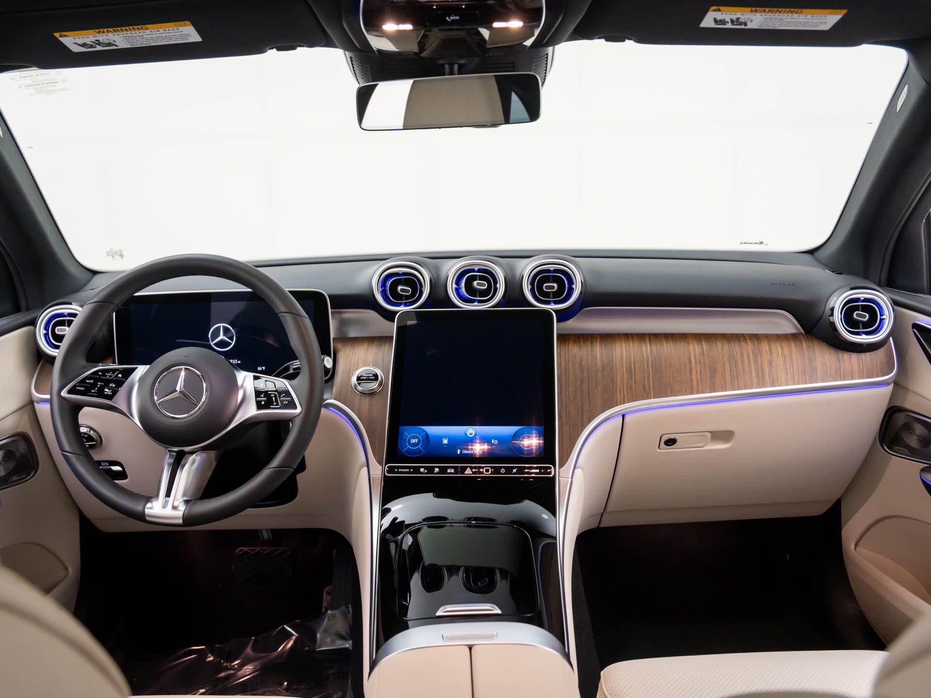 Used 2025 Mercedes-Benz GLC 350e 4MATIC image 10