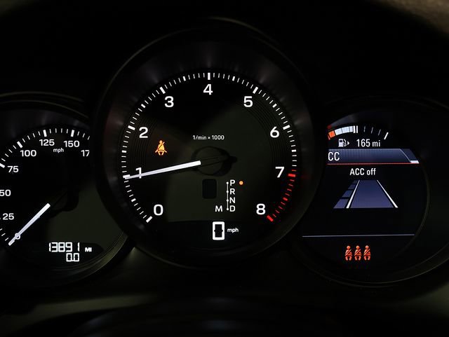 Used 2024 Porsche Macan AWD/4WD image 16