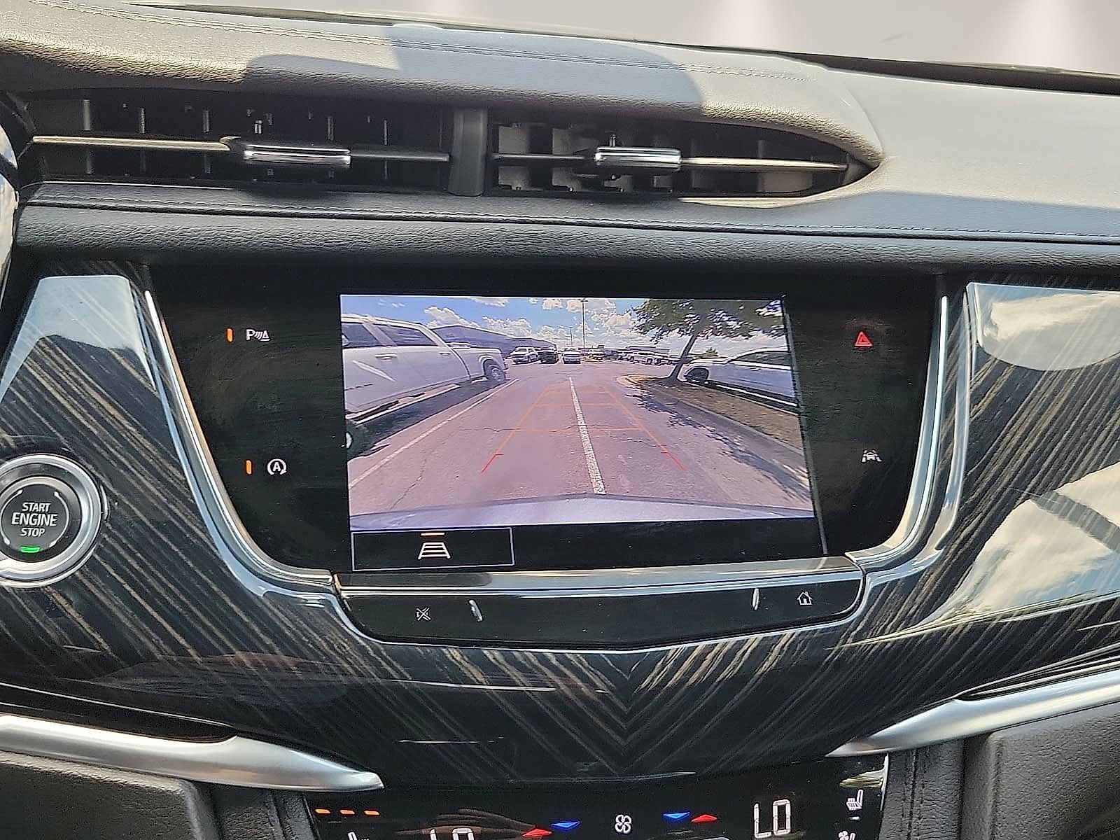 Certified 2025 Cadillac XT6 Premium Luxury AWD/4WD image 17