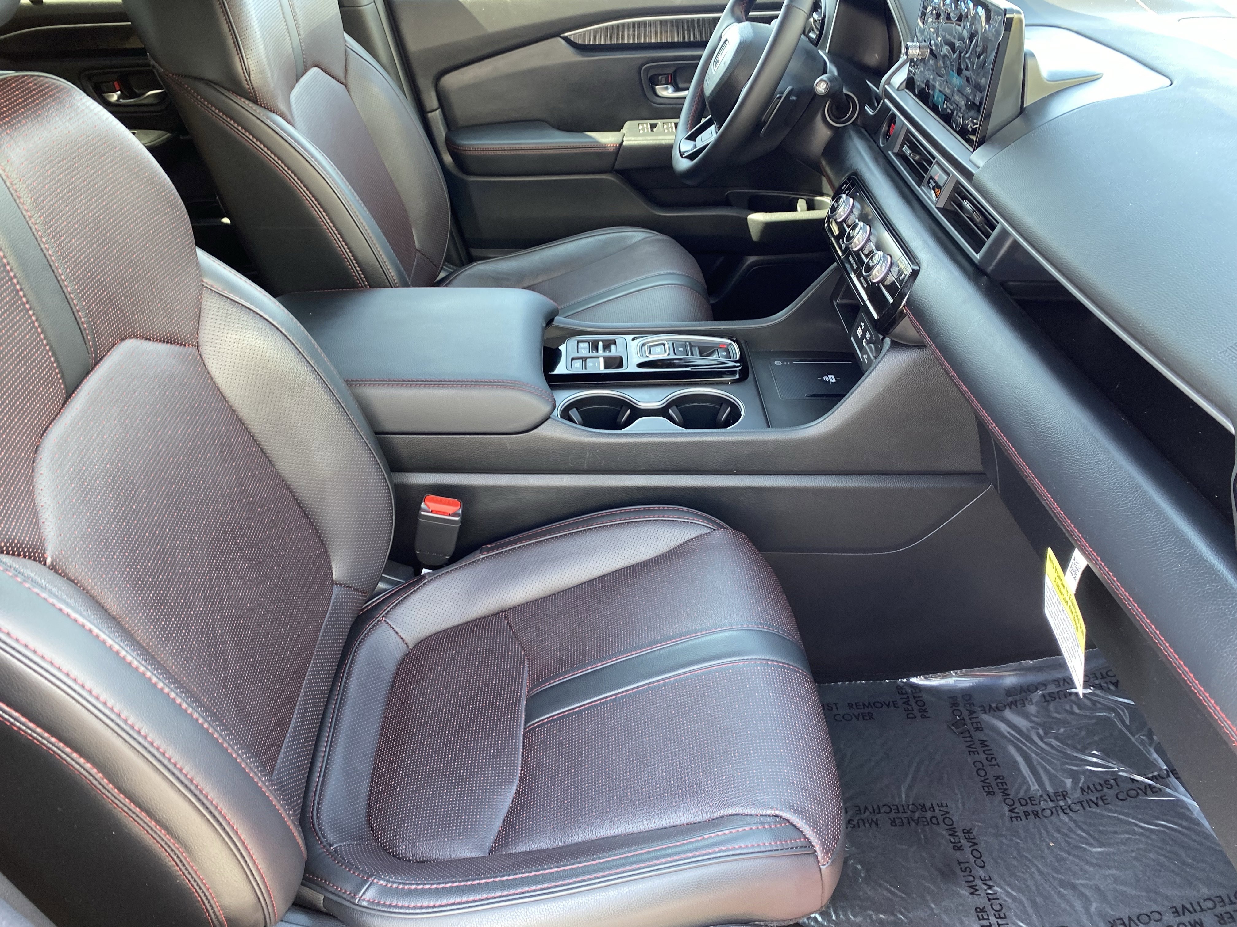 Used 2025 Honda Pilot Black Edition image 9