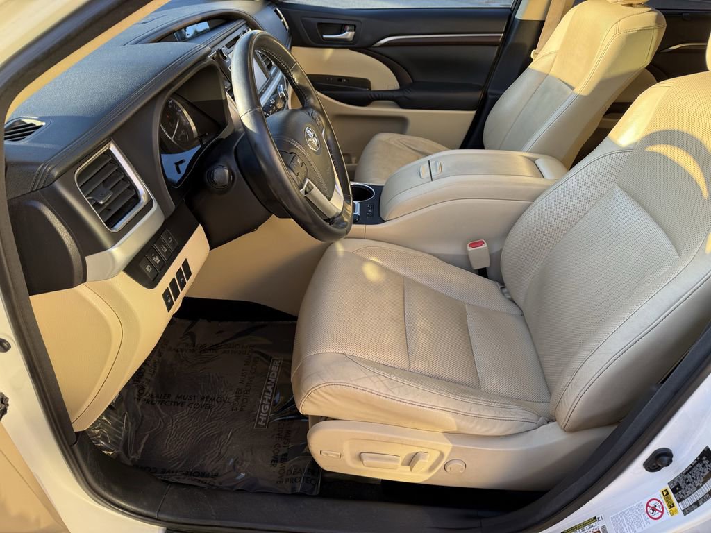 Used 2014 Toyota Highlander Limited image 9