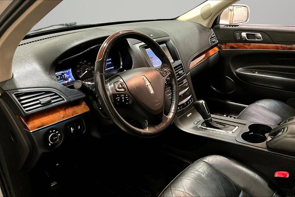 Used 2013 Lincoln MKT AWD image 15