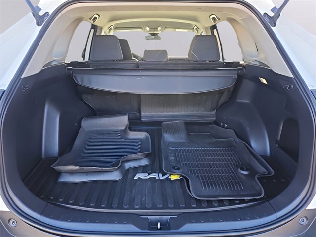 Used 2022 Toyota RAV4 LE image 27