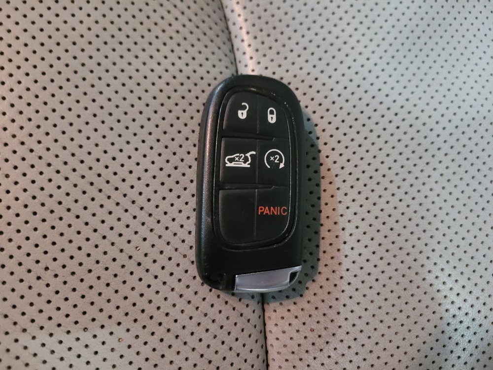 Used 2019 Jeep Cherokee Limited w/ Luxury Group AWD/4WD image 32