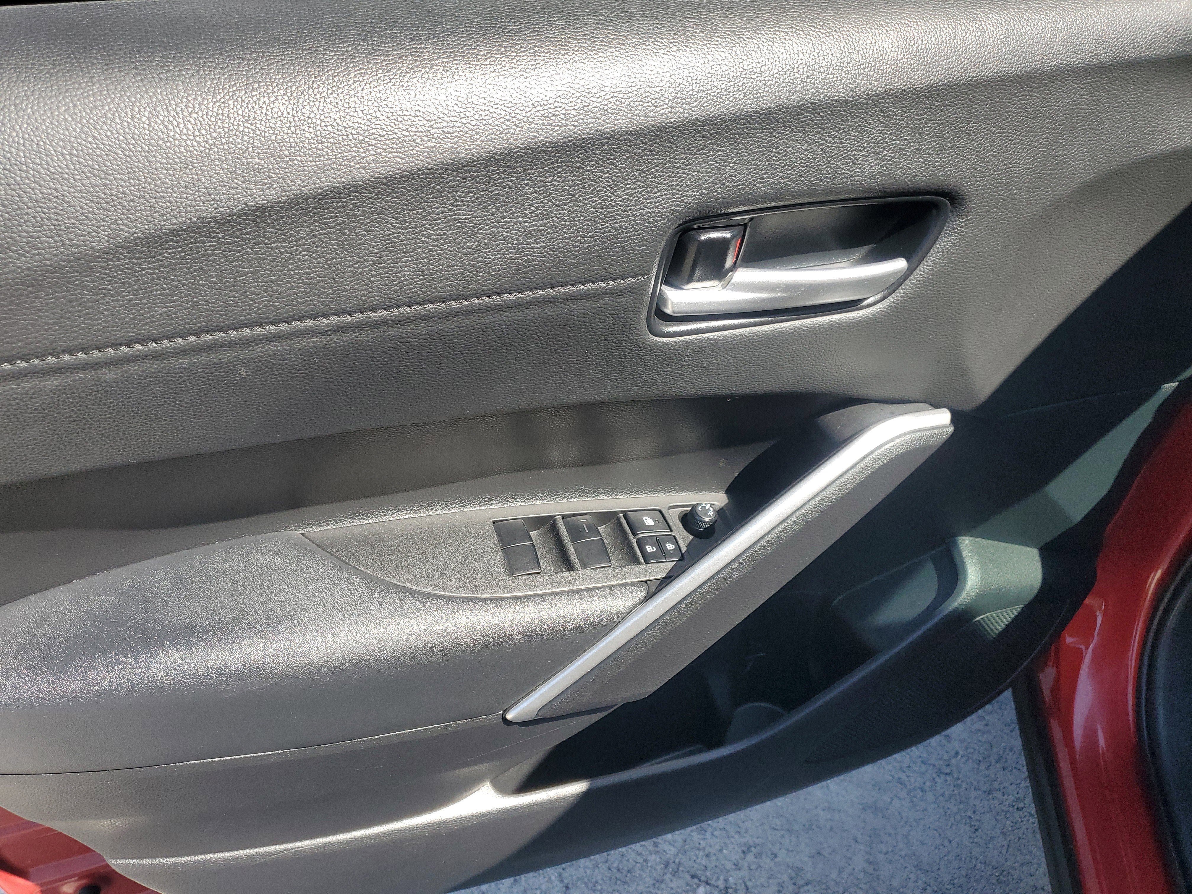 Used 2022 Toyota Corolla Cross XLE FWD image 18