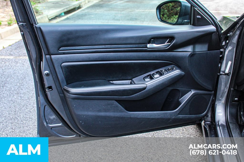 Used 2025 Nissan Altima 2.5 SV FWD image 38