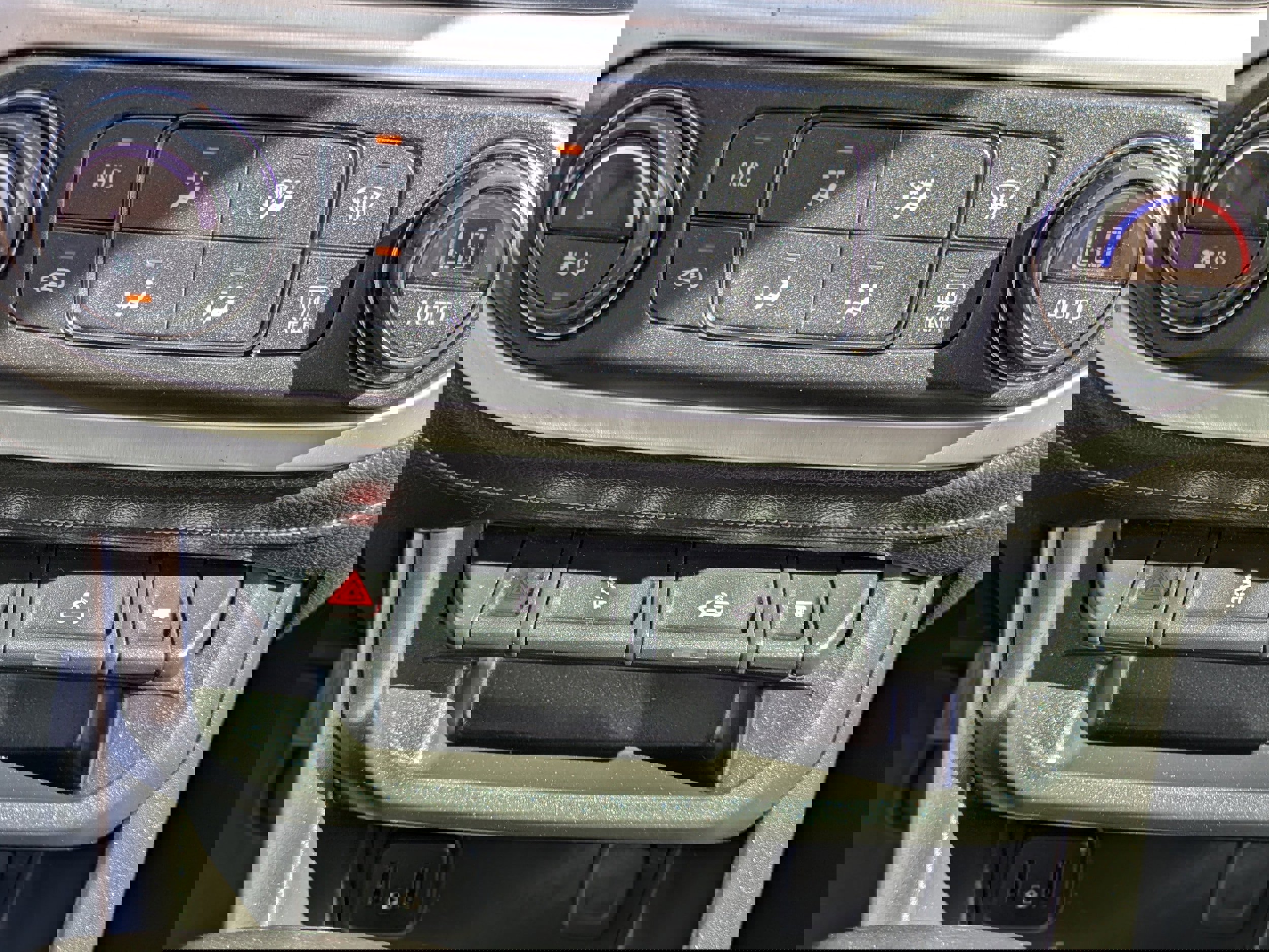 Used 2020 GMC Canyon SLE w/ Elevation Edition image 25