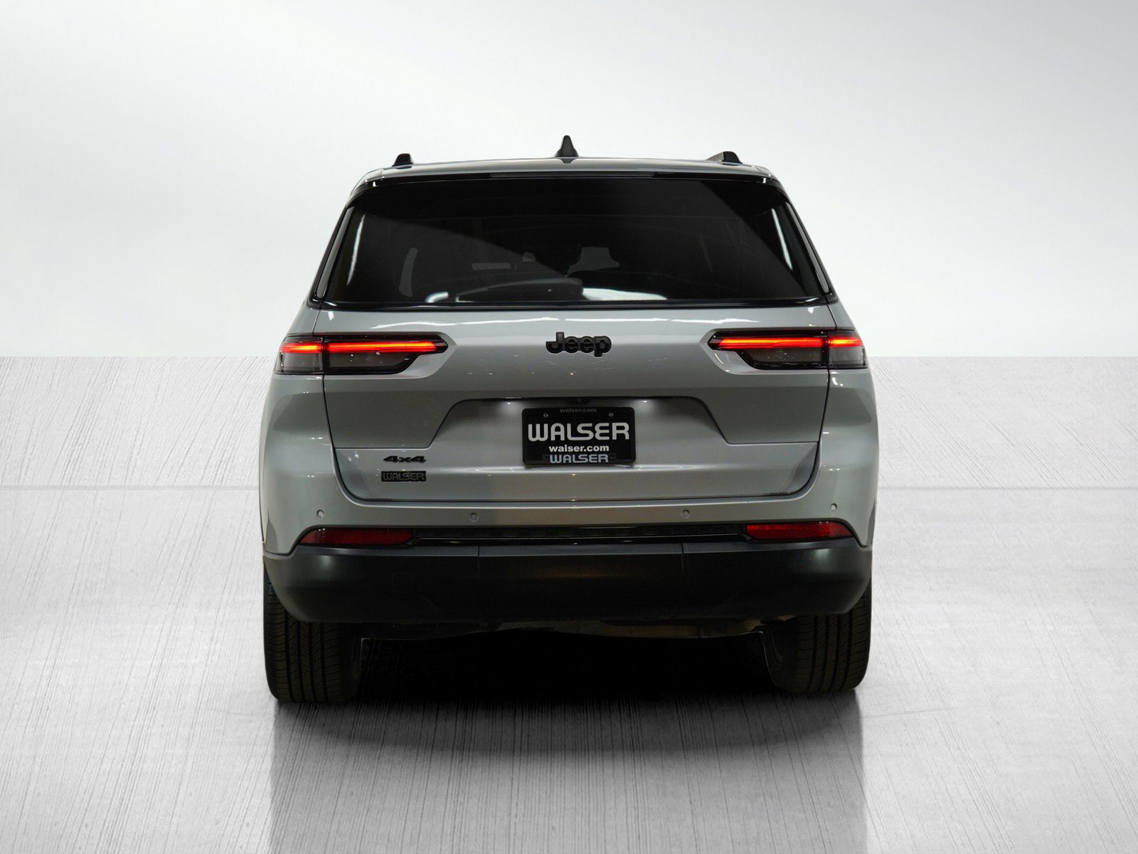 Used 2023 Jeep Grand Cherokee L Laredo image 5