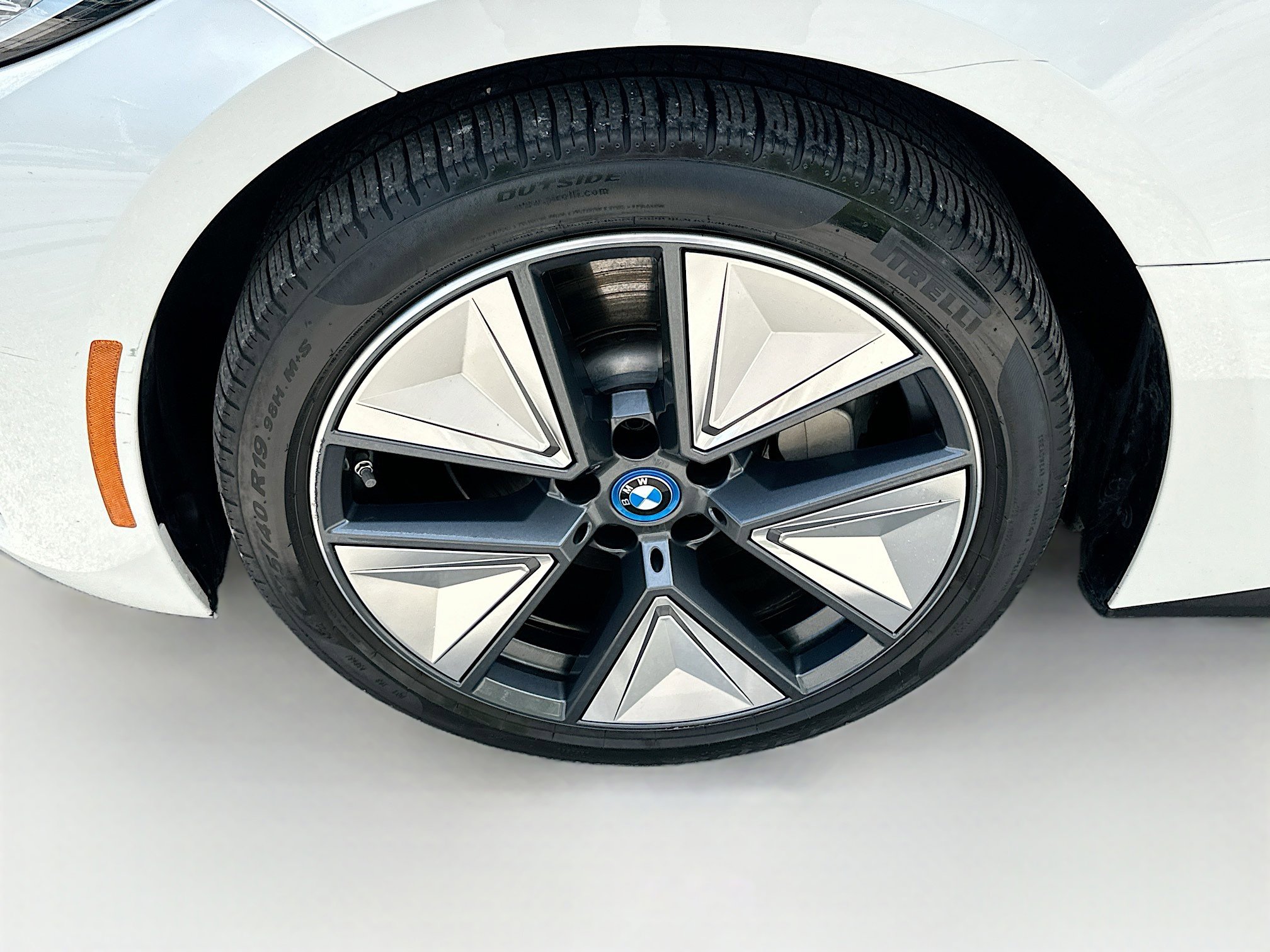 Used 2023 BMW i4 eDrive35 image 34