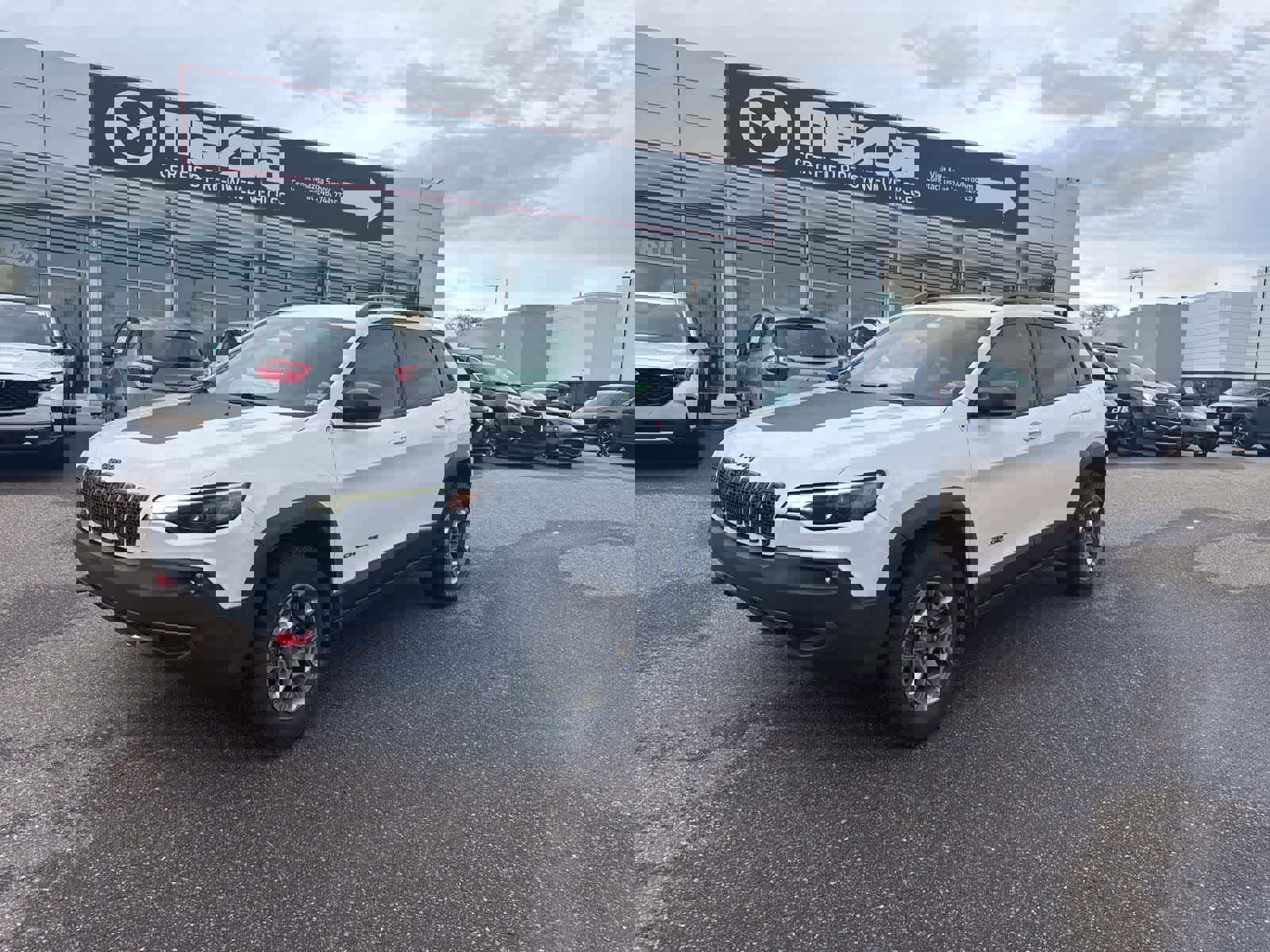 Used 2019 Jeep Cherokee Trailhawk w/ Cold Weather Group image 1