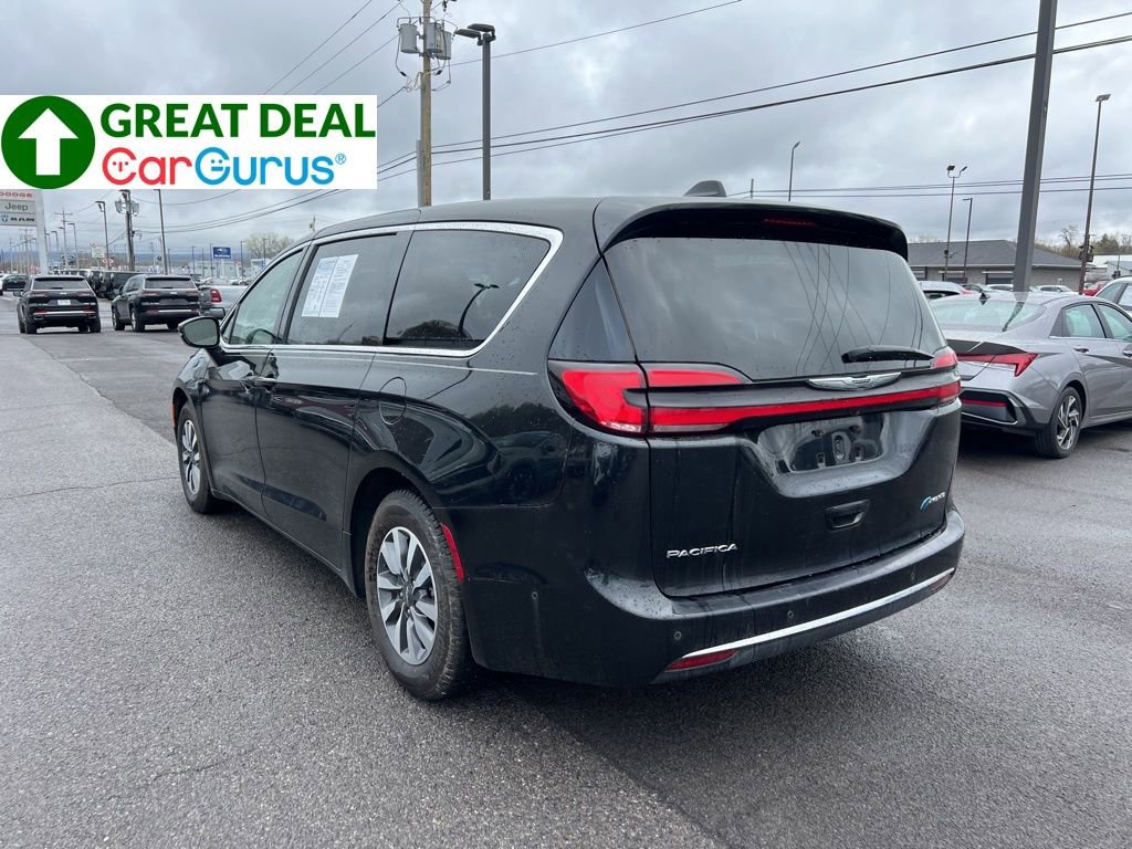 Used 2022 Chrysler Pacifica Touring-L w/ Uconnect Theater Family Group FWD image 3