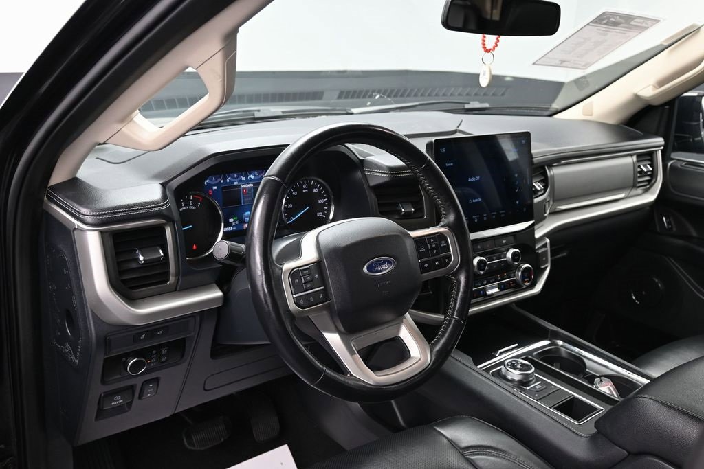 Used 2024 Ford Expedition XLT image 19