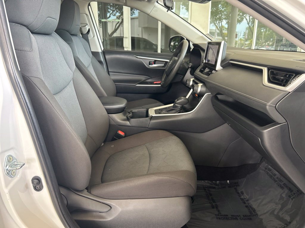 Used 2025 Toyota RAV4 XLE FWD image 21