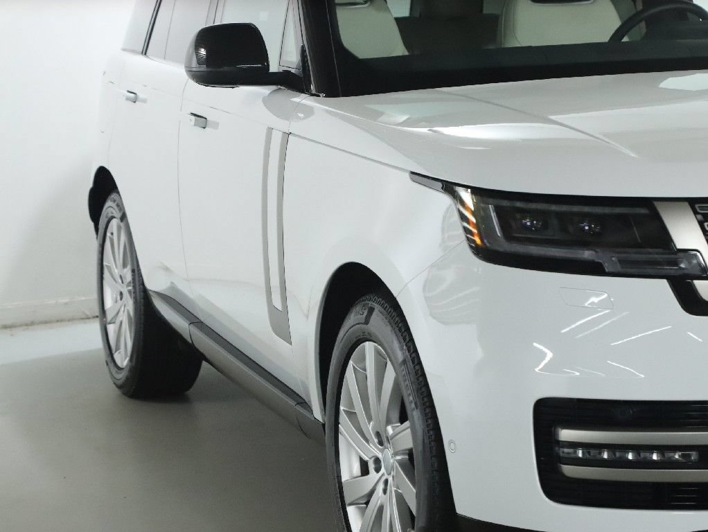 Used 2025 Land Rover Range Rover SE AWD/4WD image 12