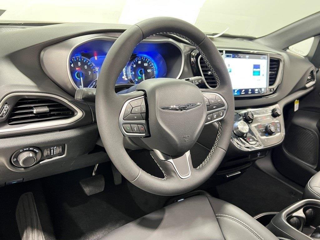 New 2026 Chrysler Voyager LX image 11