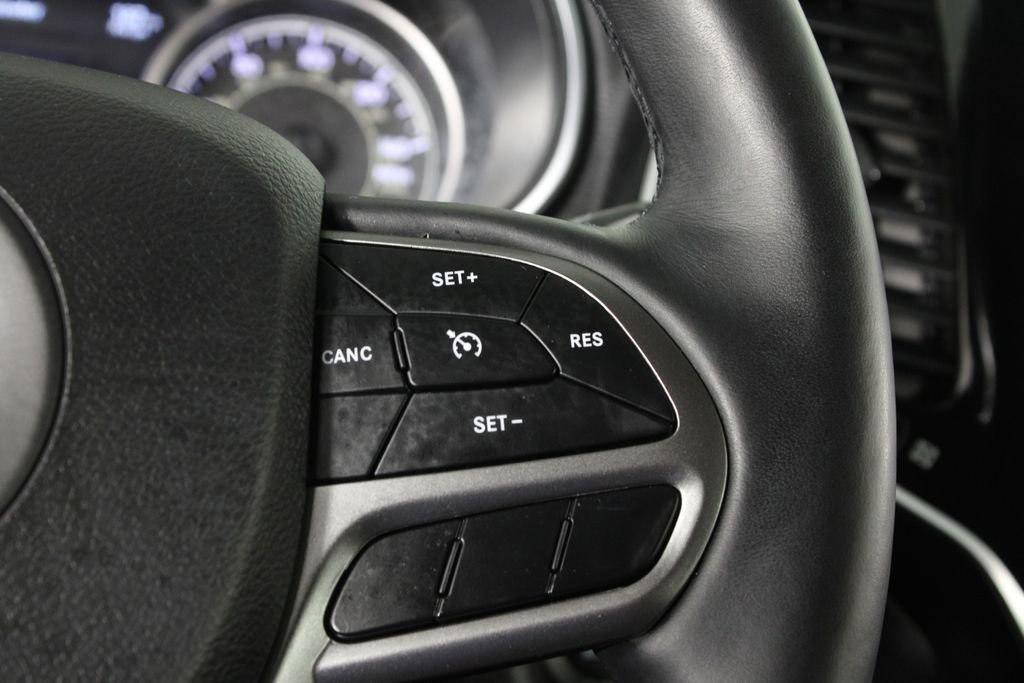 Used 2019 Jeep Cherokee Limited image 28