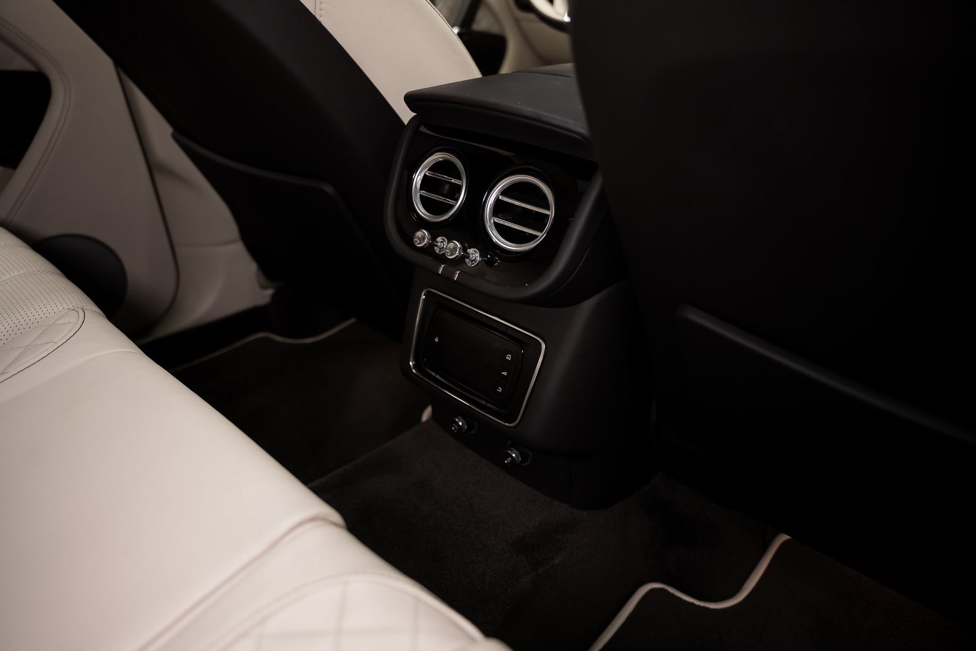 Used 2018 Bentley Bentayga AWD/4WD image 70