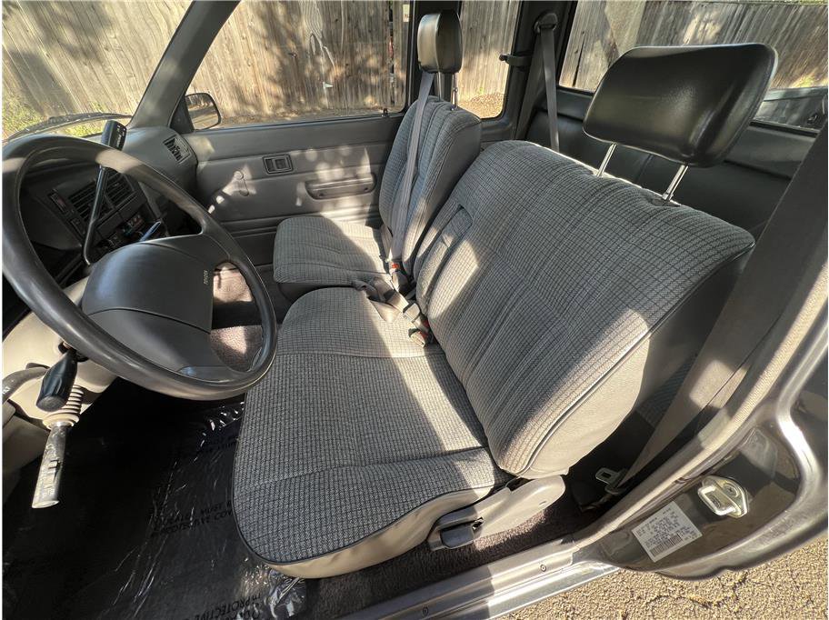 Used 1990 Toyota Pickup Deluxe image 13
