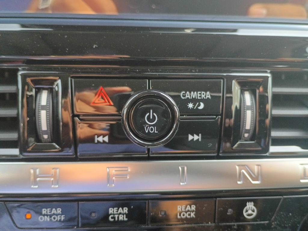 New 2026 Nissan Pathfinder Platinum image 17