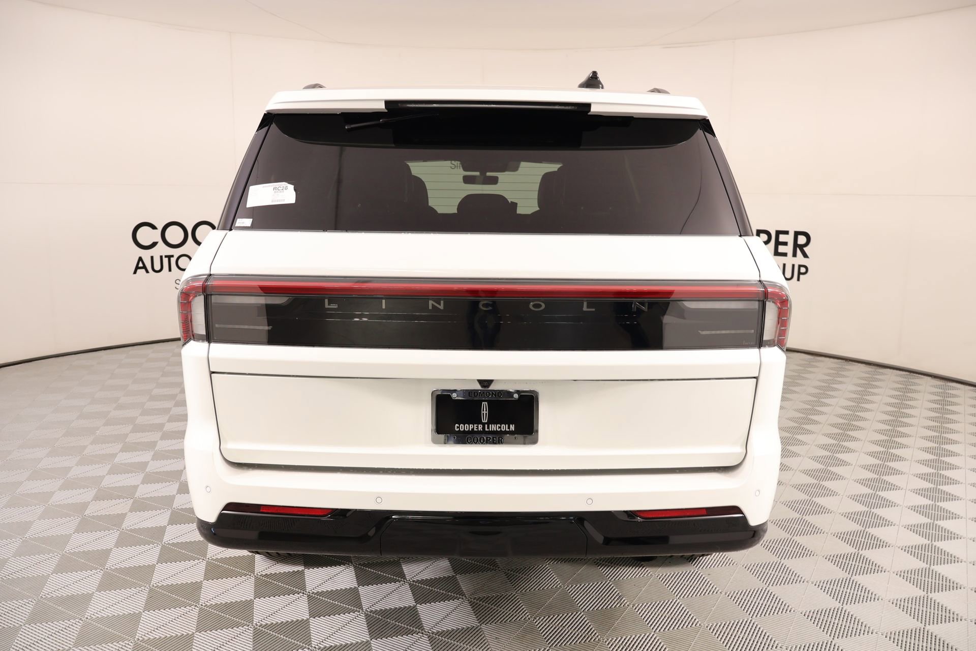 New 2026 Lincoln Navigator Reserve AWD/4WD image 23