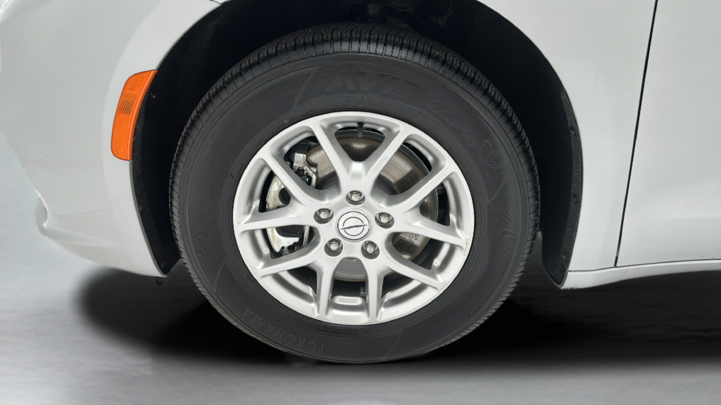 Used 2026 Chrysler Pacifica Select FWD image 8