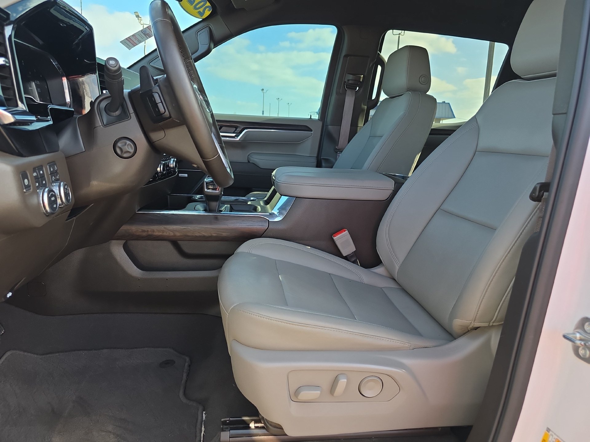 Used 2025 GMC Sierra 1500 SLT w/ SLT Premium Plus Package AWD/4WD image 10