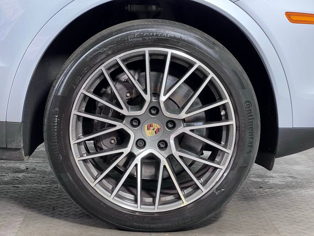 Certified 2023 Porsche Cayenne AWD/4WD image 13