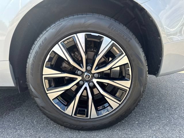 Used 2023 Volvo XC60 B5 Plus w/ Climate Package AWD/4WD image 9