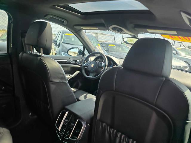 Used 2014 Porsche Cayenne S image 15