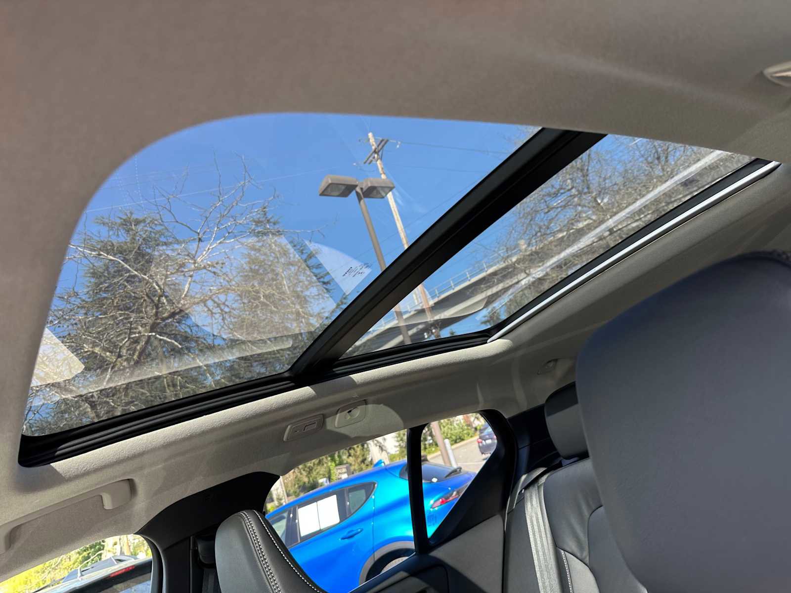 New 2025 Volvo XC40 B5 Ultra w/ Climate Package image 22