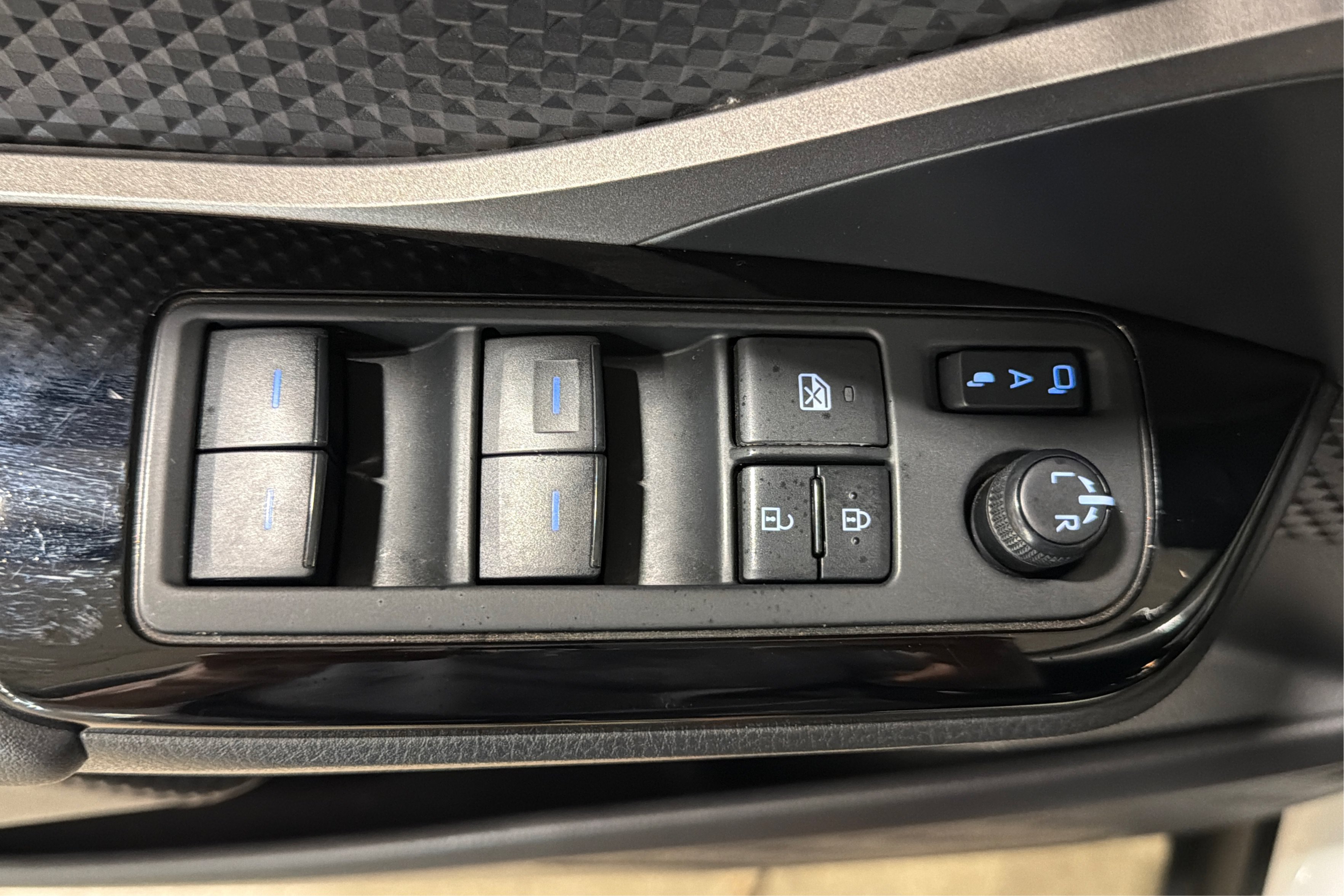 Used 2022 Toyota C-HR Nightshade FWD image 16