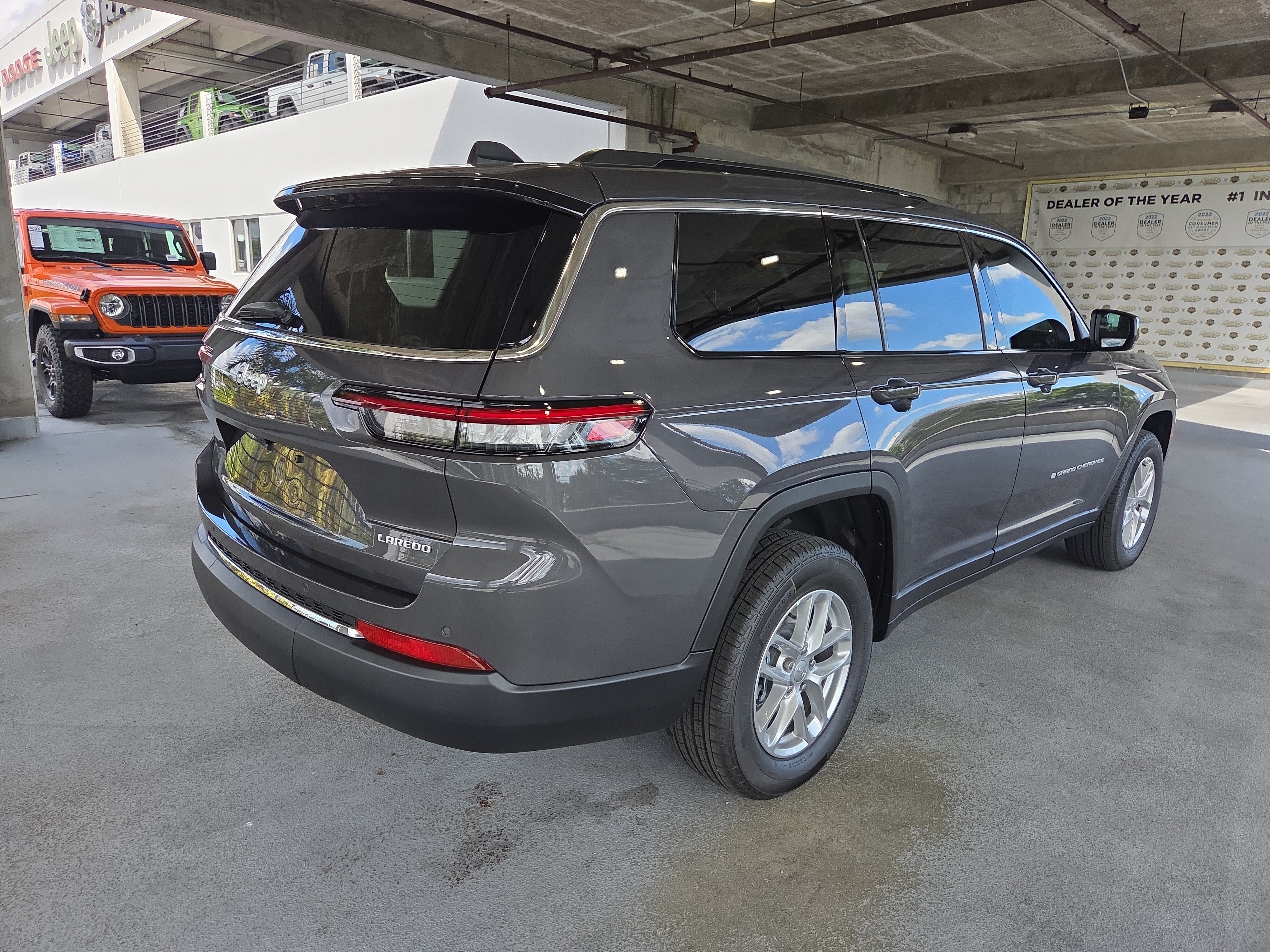 New 2025 Jeep Grand Cherokee L Laredo RWD image 5