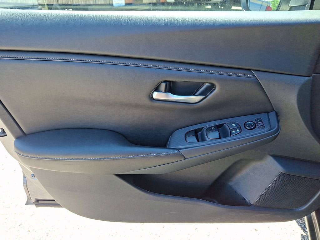 Used 2024 Nissan Sentra SV FWD image 14