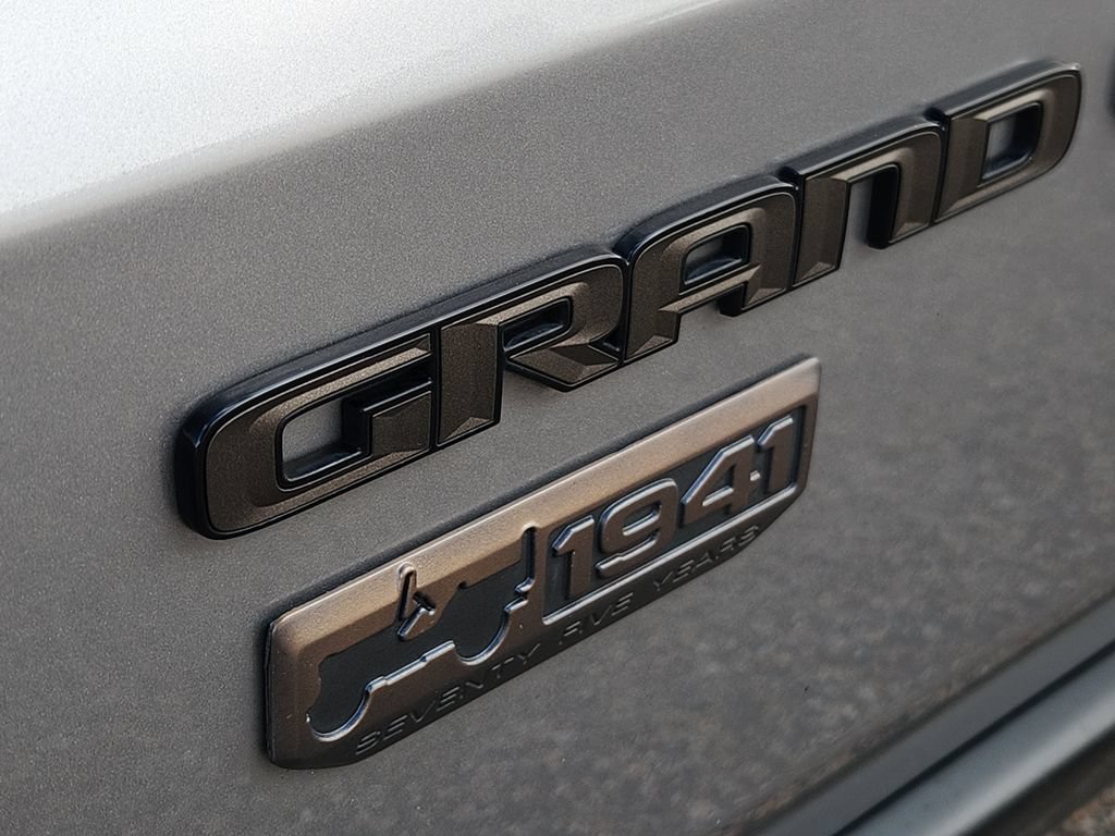 Used 2017 Jeep Grand Cherokee Laredo 75th Anniversary RWD image 12