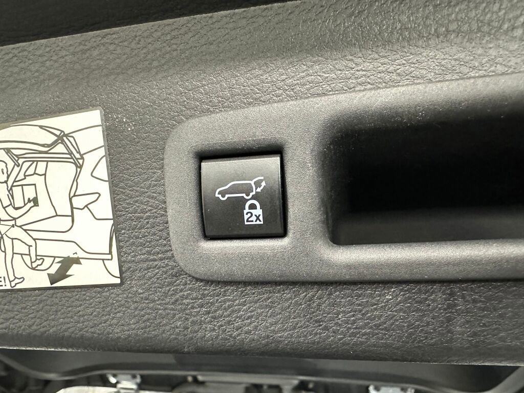 Used 2022 Toyota Sienna XLE image 22