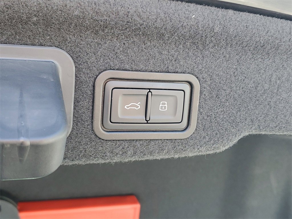 Used 2015 Audi S8 w/ Full Leather Package image 10