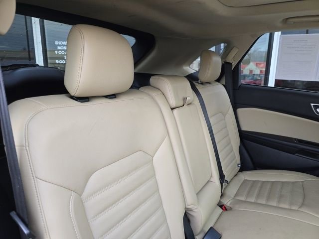 Used 2016 Ford Edge SEL w/ Equipment Group 201A image 35