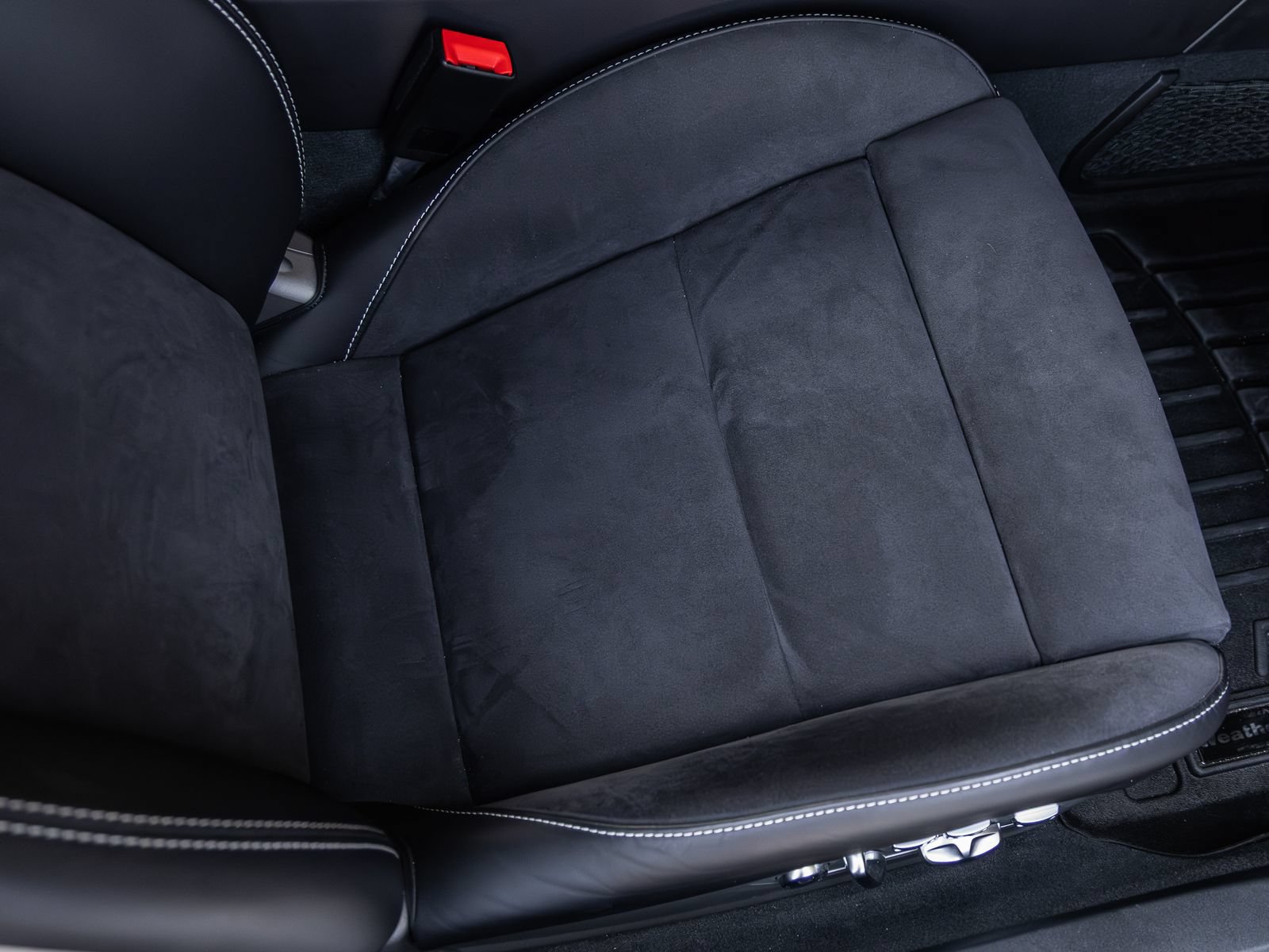 Certified 2020 Porsche 718 Cayman GT4 RWD image 46