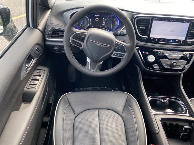 New 2026 Chrysler Pacifica Limited AWD/4WD image 40