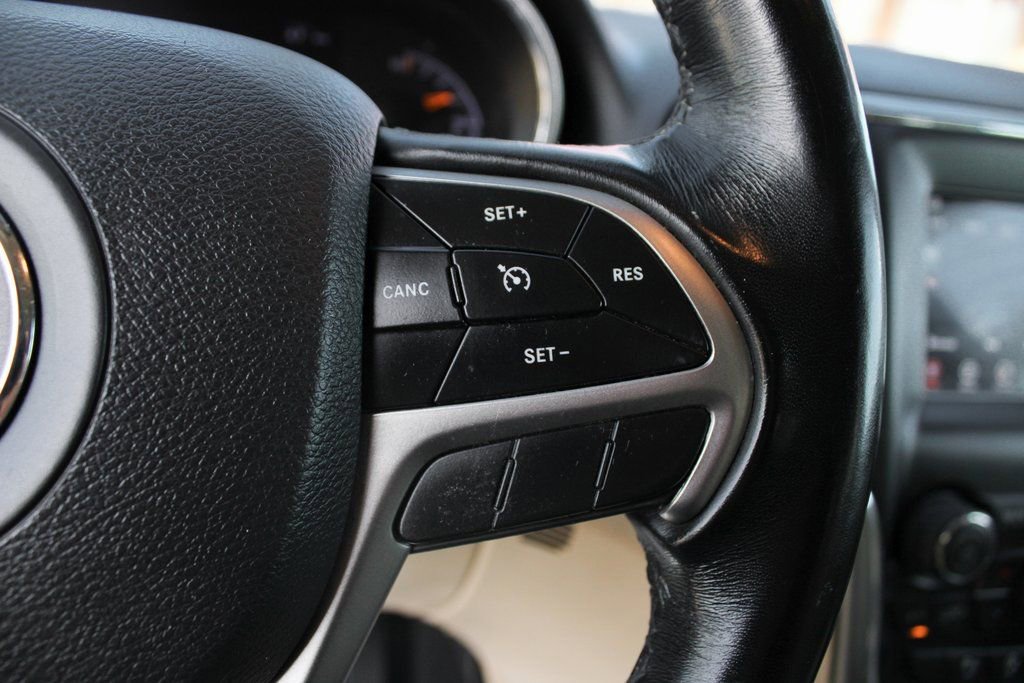 Used 2020 Jeep Grand Cherokee Laredo image 22