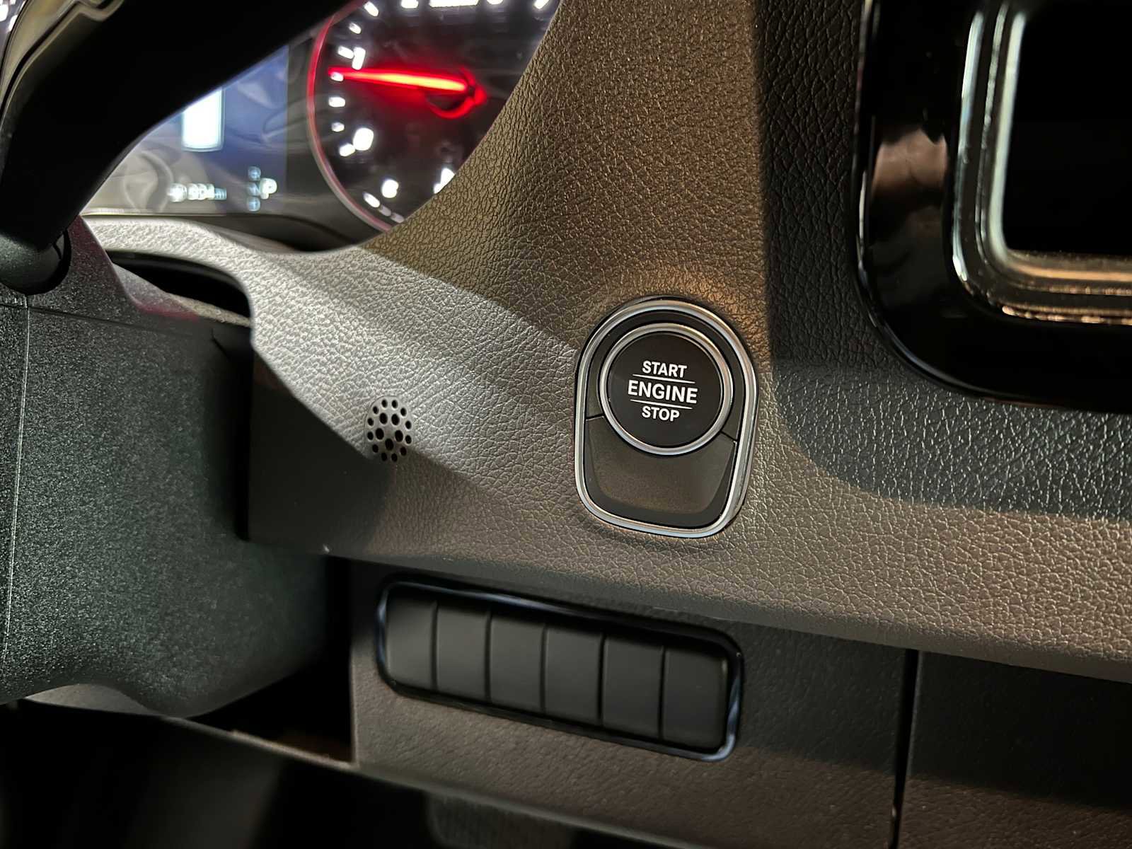 Used 2025 Mercedes-Benz Sprinter 2500 image 25