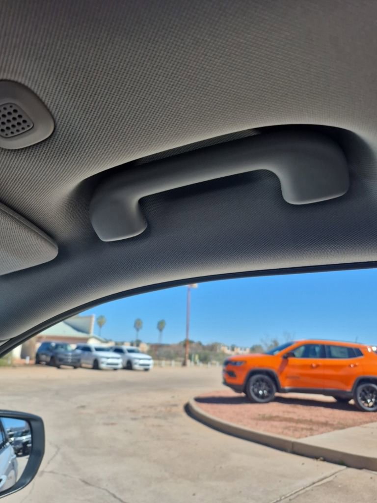 Used 2023 Jeep Grand Cherokee Laredo X image 48