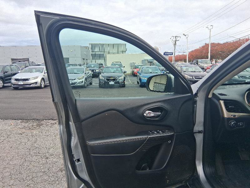 Used 2015 Jeep Cherokee Latitude w/ Cold Weather Group image 22