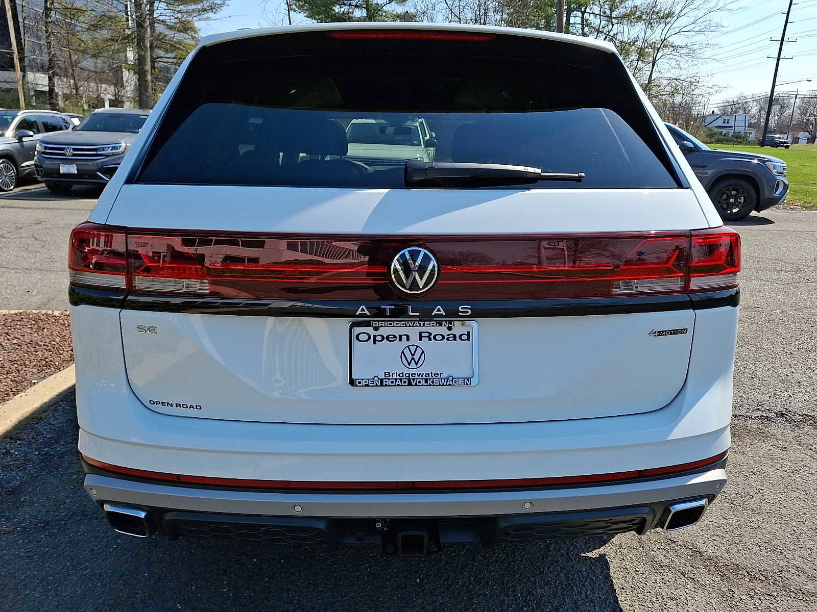 Used 2025 Volkswagen Atlas Peak Edition SE AWD/4WD image 5