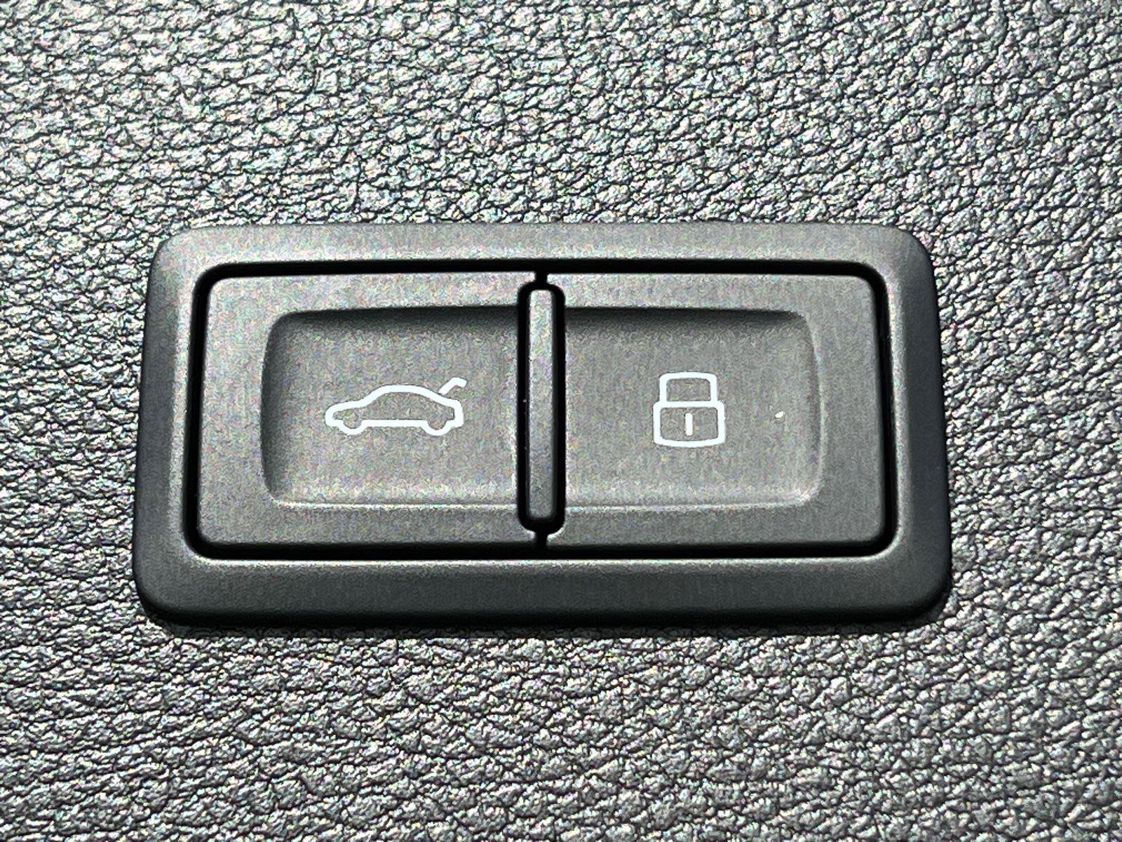 Used 2025 Audi Q5 2.0T Premium w/ Convenience Plus Package image 19