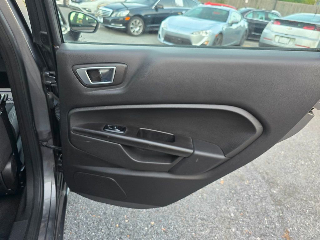 Used 2014 Ford Fiesta SE w/ Equipment Group 201A FWD image 5