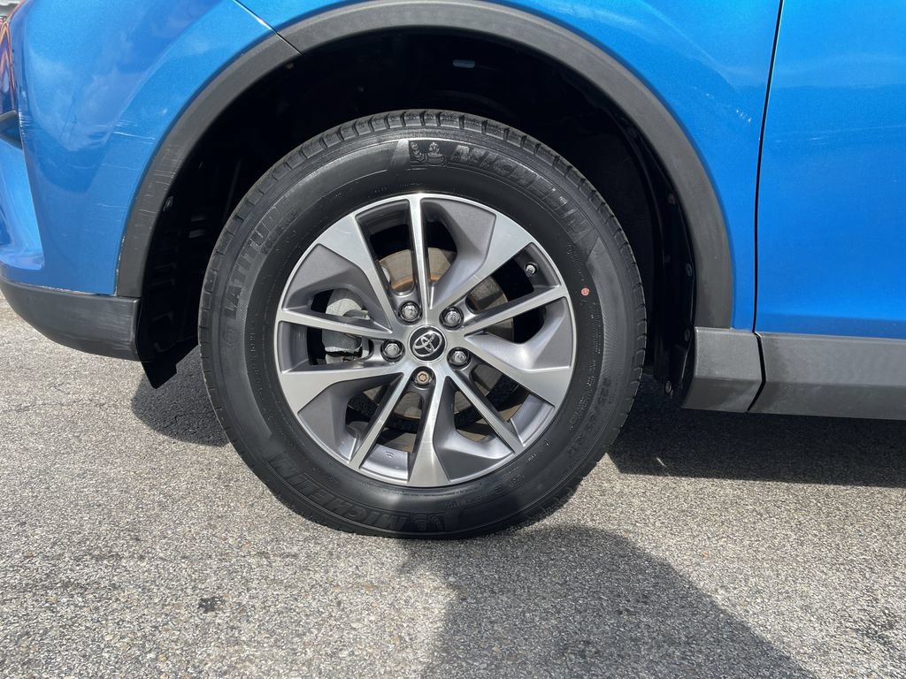 Certified 2018 Toyota RAV4 LE AWD/4WD image 9
