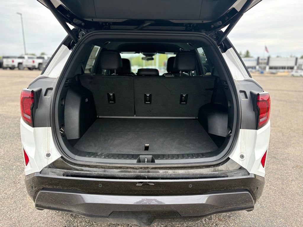 Used 2026 GMC Terrain AT4 w/ Convenience Package III AWD/4WD image 32