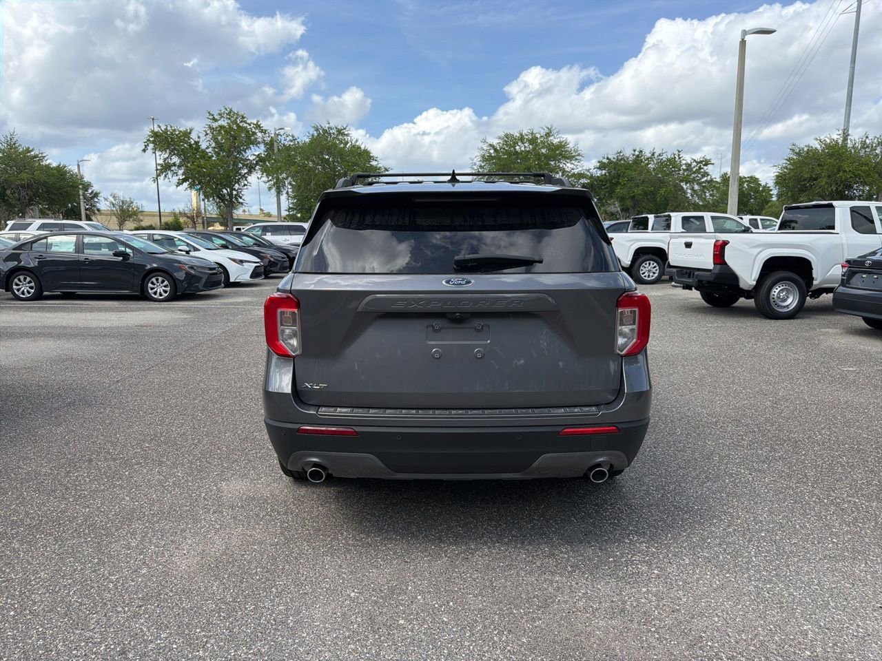 Used 2021 Ford Explorer XLT w/ Equipment Group 202A image 4