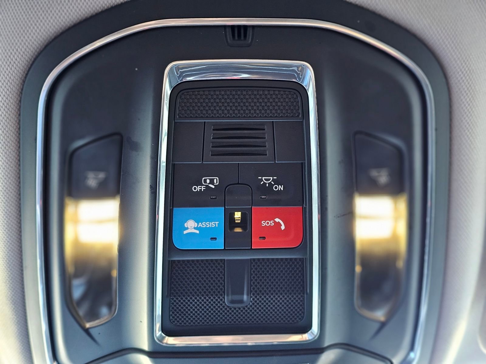 Used 2023 Jeep Grand Cherokee Laredo image 18